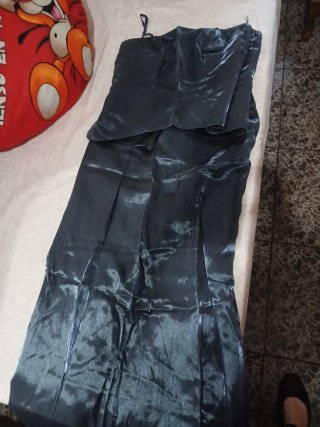 Vestido de fiesta negro satinado