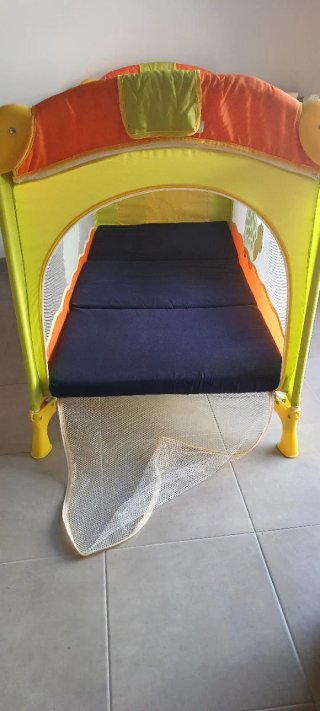 Cuna de viaje con colchón