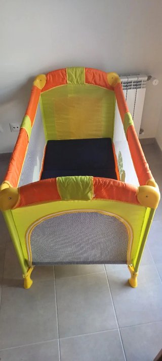 Cuna de viaje con colchón
