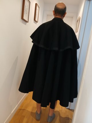 Capa española antigua negra