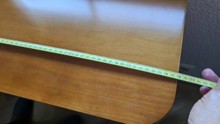 Librero de madera de cerezo con vitrinas