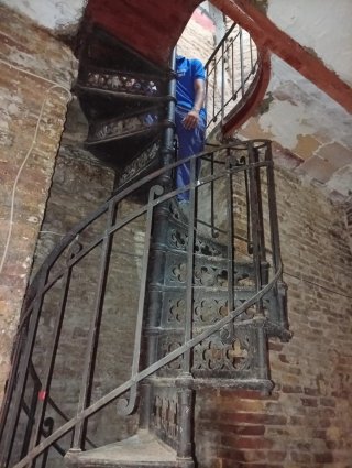 Se vende Escalera caracol hierro fundido 3.500€