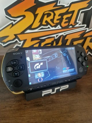 PSP 3000 Negra Mate con Detalles Dorados