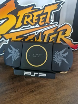 PSP 3000 Negra Mate con Detalles Dorados