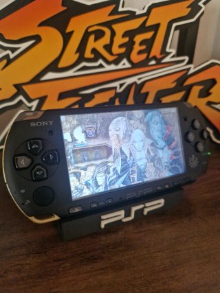 PSP 3000 Negra Mate con Detalles Dorados