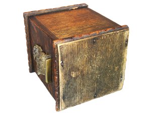 ANTIGUA CAJA EDUARDIANA DE TABACO TUDOR REVIVAL