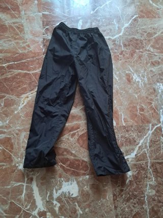 Chaqueta pantalones y protector zapatos tucano
