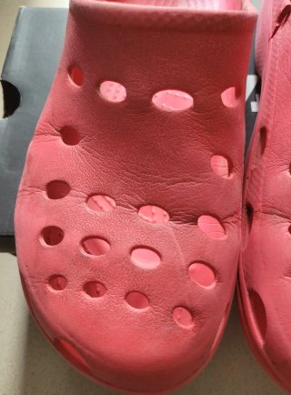ZUECOS ROJOS TALLA 44.