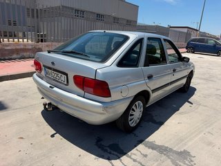 Ford Escort 2000