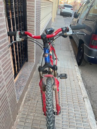 Bicicleta Montaña Roja y Azul