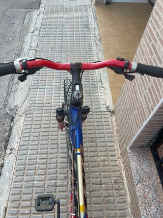Bicicleta Montaña Roja y Azul