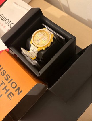 Omega x Swatch MoonSwatch Giallo