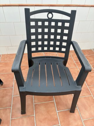 Tavolo e 6 sedie per terrazzo o giardino in plastica