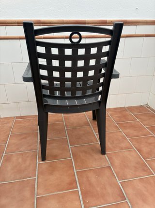 Tavolo e 6 sedie per terrazzo o giardino in plastica