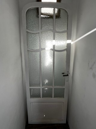 Puerta antigua de madera y cristal original 1952