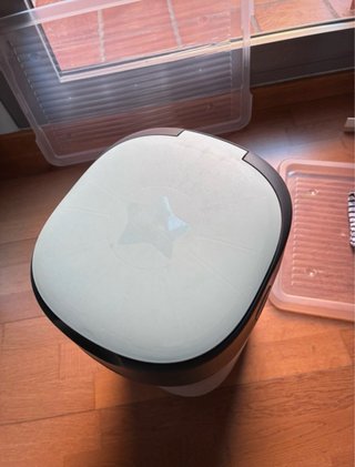 Contenedor de pañales para bebé y rollo de bolsas