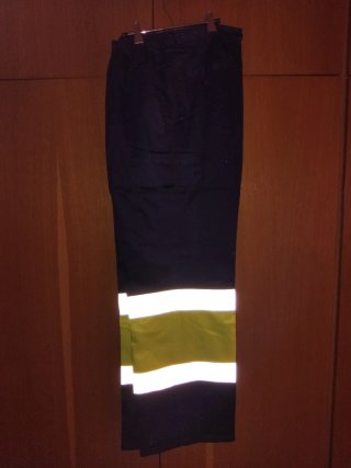 Pantalón de trabajo azul con detalles reflectantes