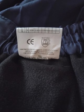 Pantalón de trabajo azul con detalles reflectantes