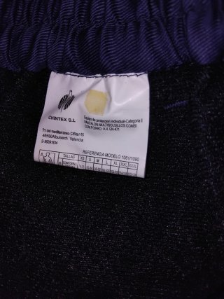 Pantalón de trabajo azul con detalles reflectantes