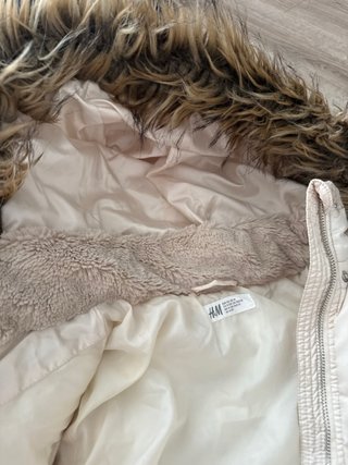 Chaqueta niña beige con capucha