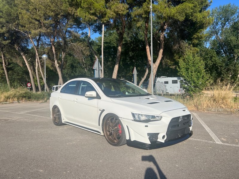 Mitsubishi Lancer Look Evo - foto 1