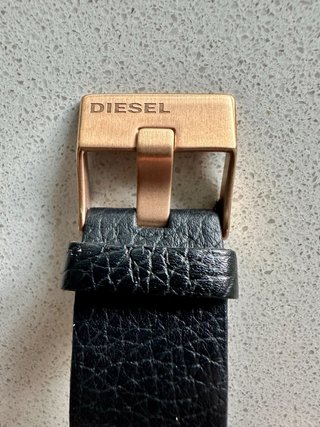 Reloj Diesel Negro y Dorado DZ-7261