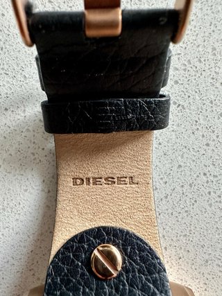 Reloj Diesel Negro y Dorado DZ-7261