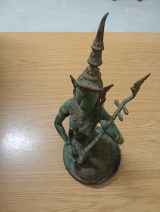 Antigua escultura tailandesa de bronce