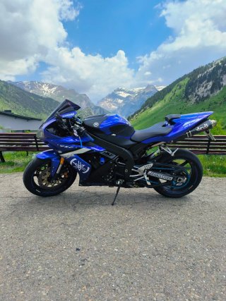 Yamaha R1 Azul