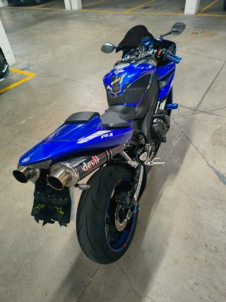 Yamaha R1 Azul