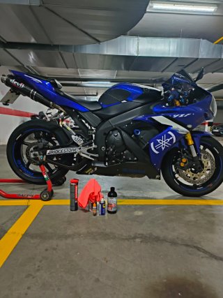 Yamaha R1 Azul