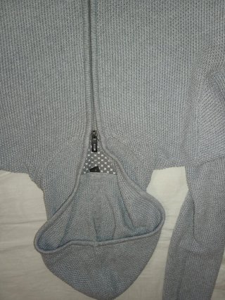 Chaqueta gris con cremallera