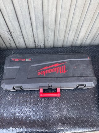 Llave dinamométrica eléctrica Milwaukee 3/8.