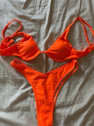 Bikini naranja