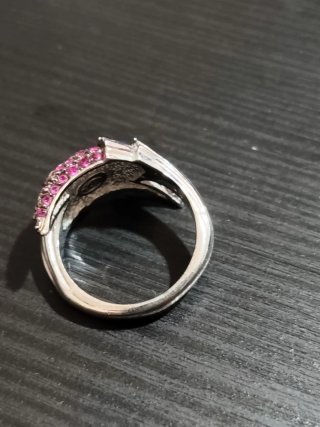 Anillo italiano con piedras rosas