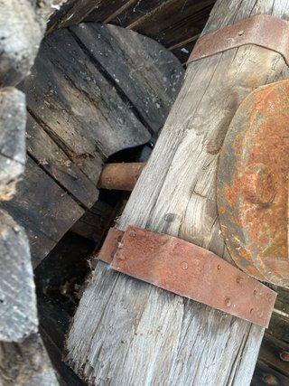 Prensa de vino antigua de madera