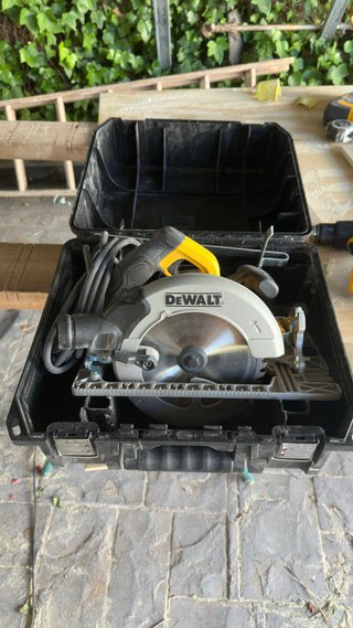 Sierra Circular DeWalt con maletín