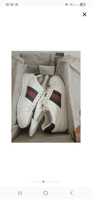 Sneakers Gucci bianche con strisce verdi e rosse