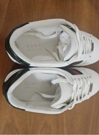 Sneakers Gucci bianche con strisce verdi e rosse