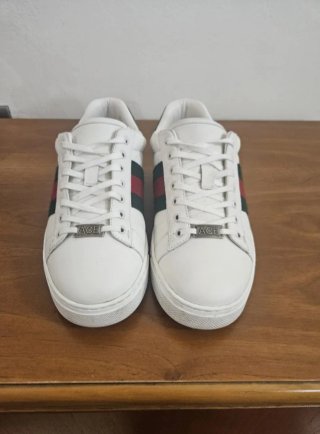 Sneakers Gucci bianche con strisce verdi e rosse