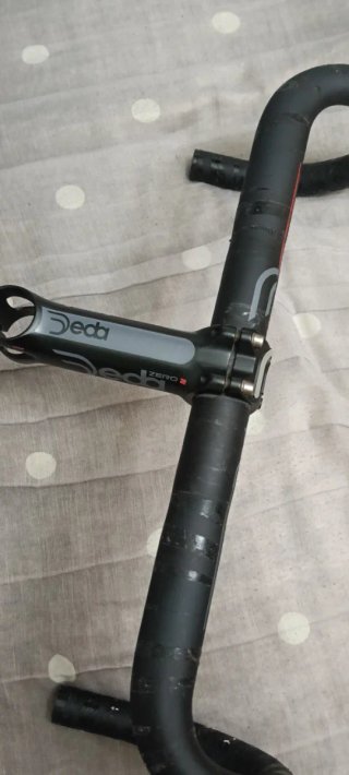 Manillar Deda RHM 02 y potencia Deda Zero 2