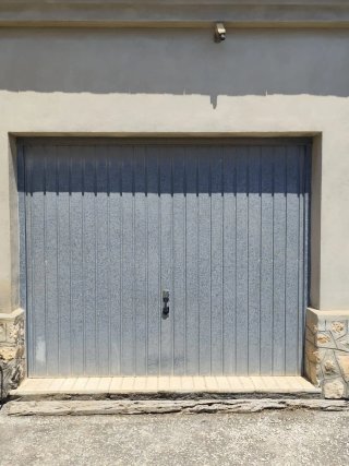 Puerta de garaje basculante galvanizada