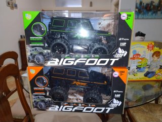 Lote Juguetes: Dron, 2 Bigfoot, F1 Racing