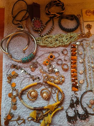 Lote Bisutería: Pulseras, Pendientes, Anillos