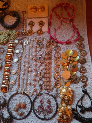 Lote Bisutería: Pulseras, Pendientes, Anillos