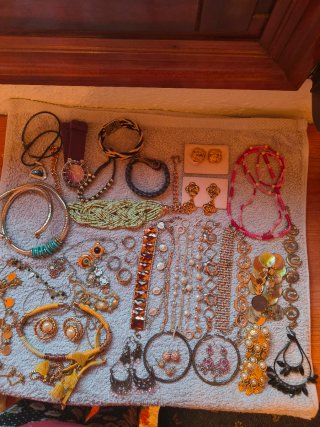 Lote Bisutería: Pulseras, Pendientes, Anillos