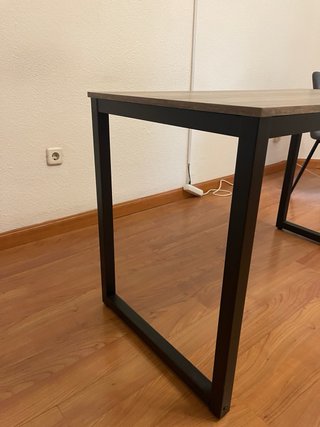 Tavolo moderno in legno e metallo per soggiorno/cucina