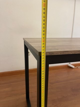 Tavolo moderno in legno e metallo per soggiorno/cucina