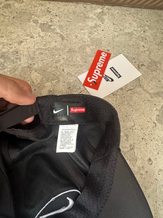 Gorra Supreme x Nike Negra