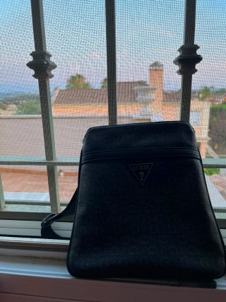 Bolso Guess Marrón y Negro